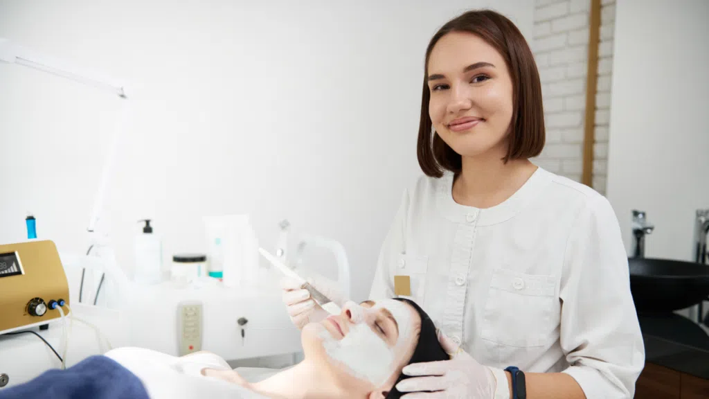 FORMATION ESTHETICIENNE