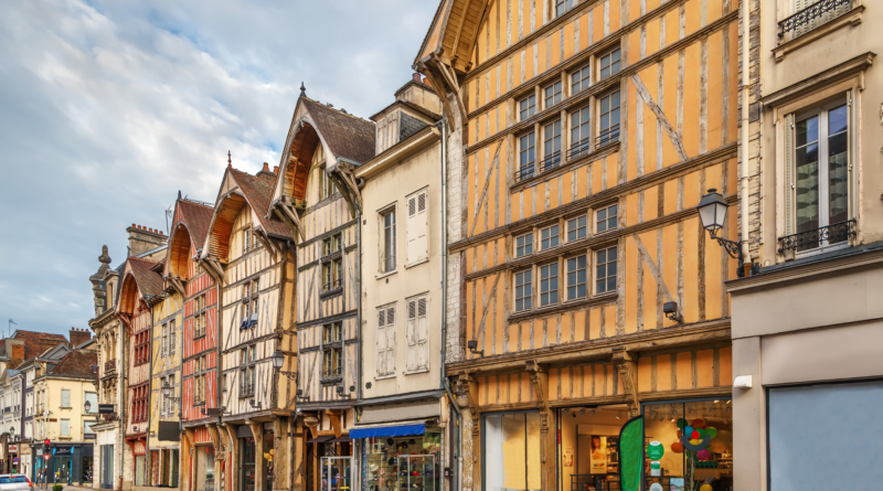 TROYES LOGEMENTS ACTIVITES BONS PLANS ETUDIANTS