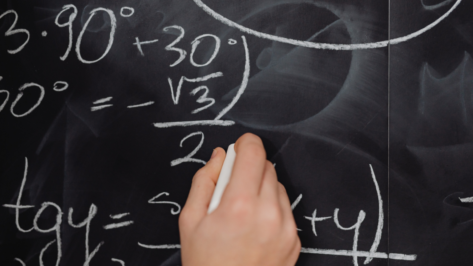 MATHEMATIQUES APPROFONDIES EMLYON 2025 BONNE COPIE 19